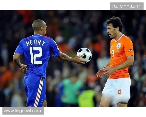 荷兰足球明星的辉煌历史与传奇成就探秘 荷兰足球明星的辉煌历史与传奇成就探秘