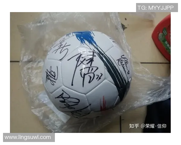 足球明星签名全景展示珍藏版图片集让你一睹风采与荣耀